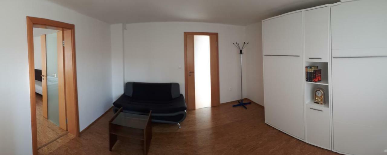 Brezno - 2 Izbovy Apartman Dış mekan fotoğraf
